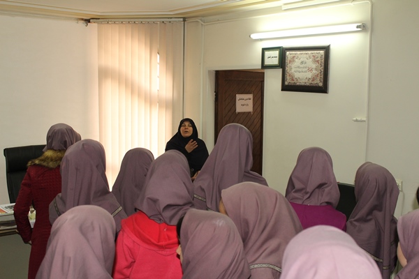 تصاویر بازدید دانش آموزان مدرسه راهنمایی حاجی بهرامی از بخش دیالیز93/12/24 - /files/Rahnemaee haji bahrami/03.jpg
